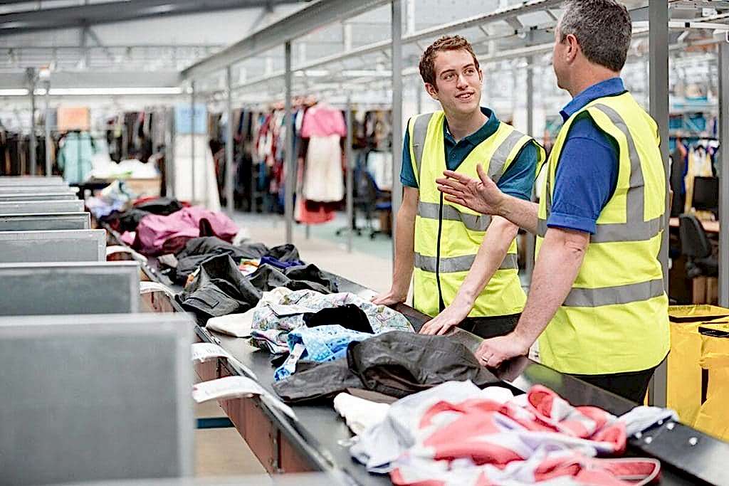 Our advanced distribution network, rooted in strong partnerships and market insights, guarantees that these textiles find their way into communities eager for quality recycled clothing.